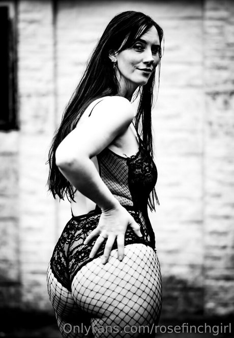 rosefinchgirl naked star picture