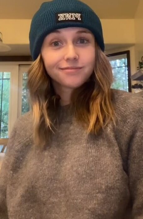 Kira Graceeee erotic model archive