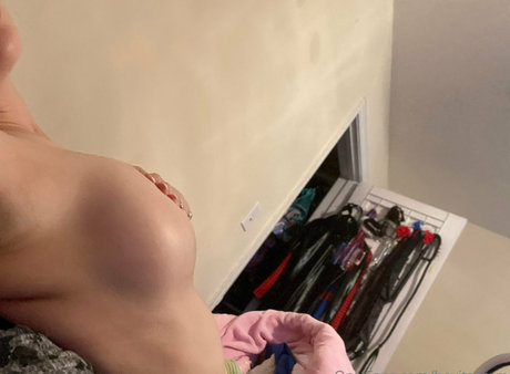 Missakattt naked pornstar img