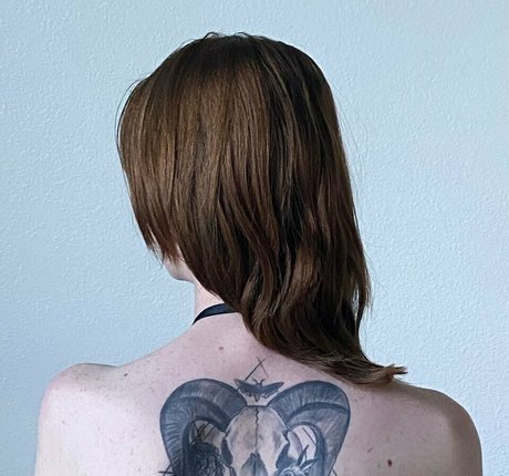 Maci Currin model naked pic