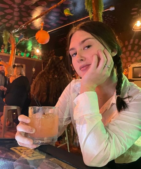 okokchanel model porn archive