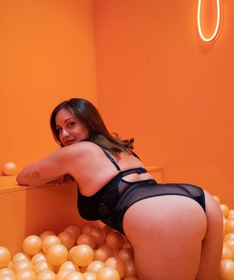 Busty Eve sexy pornstar gallery