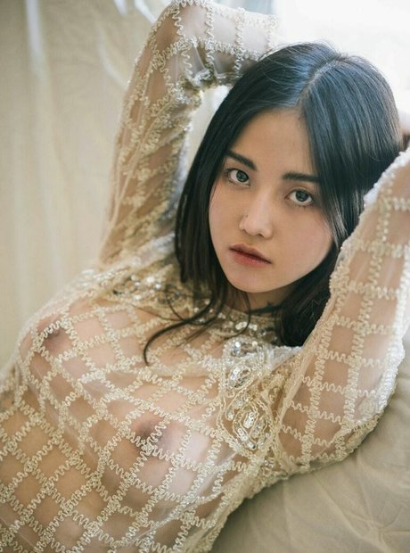 MeLoveMeAlot model pornographic image