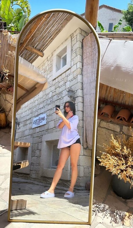 Atavratmiyav nude star pics