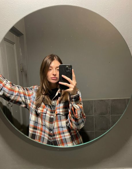 pollylittlecaprice star nude pic