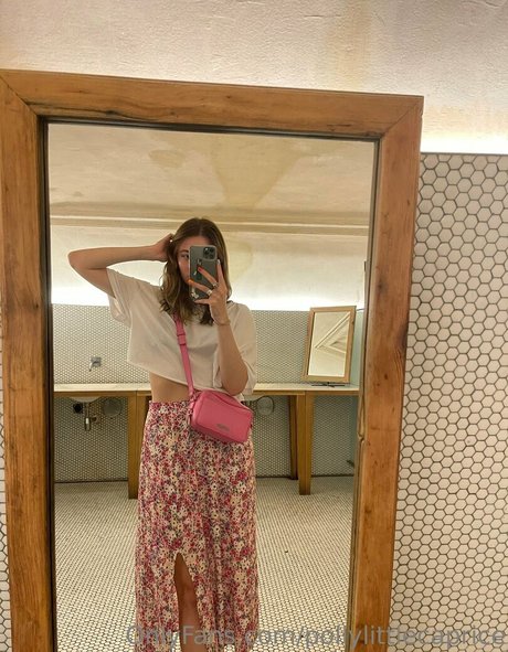 pollylittlecaprice actress pics