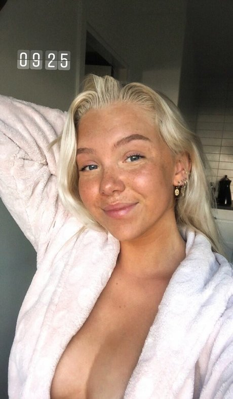 Erikalindgr3n model sexy images