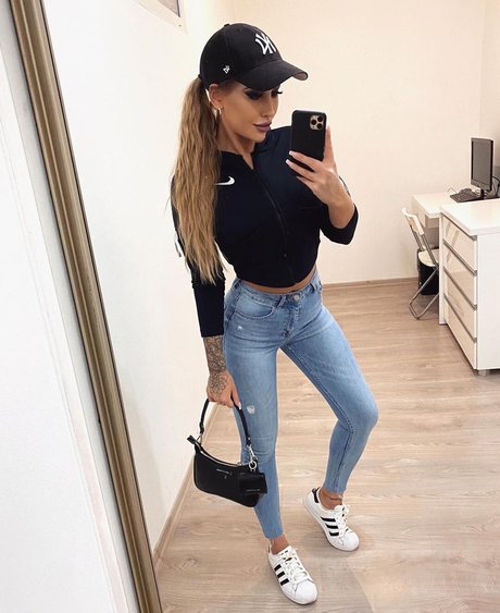 Julia Madaj model nude image