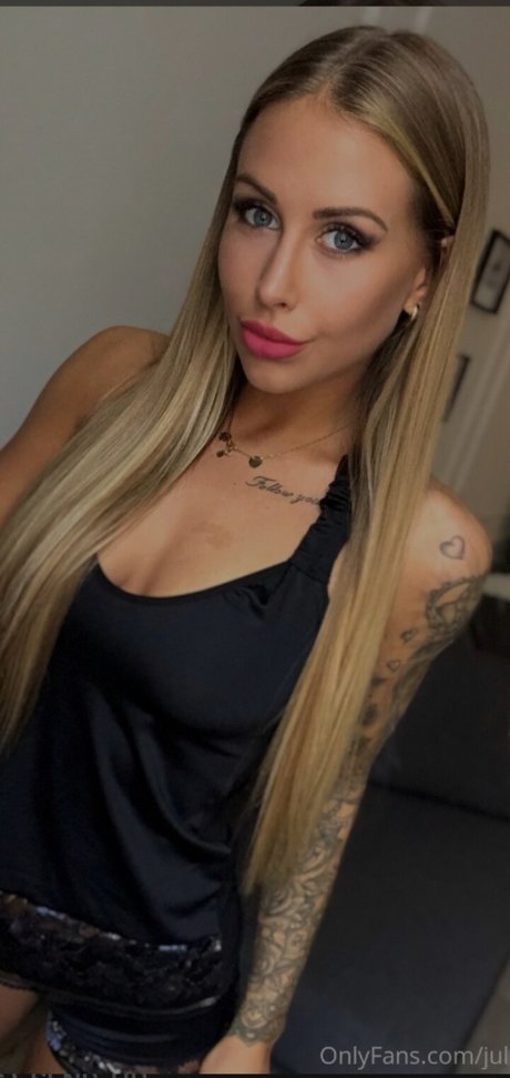 Julia Madaj star nice img