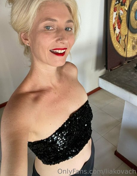 liakovach exclusive model picture