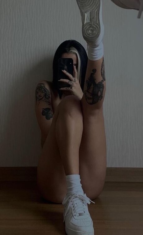 Pelinay Igit hd actress photos