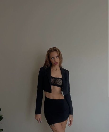 Pelinay Igit star nudes archive