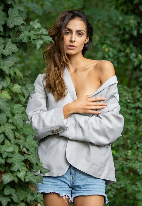 leedali nude model image