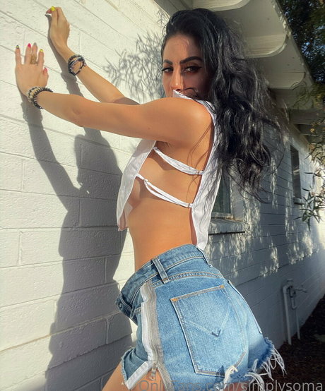 Simplysoma pornstar naked picture