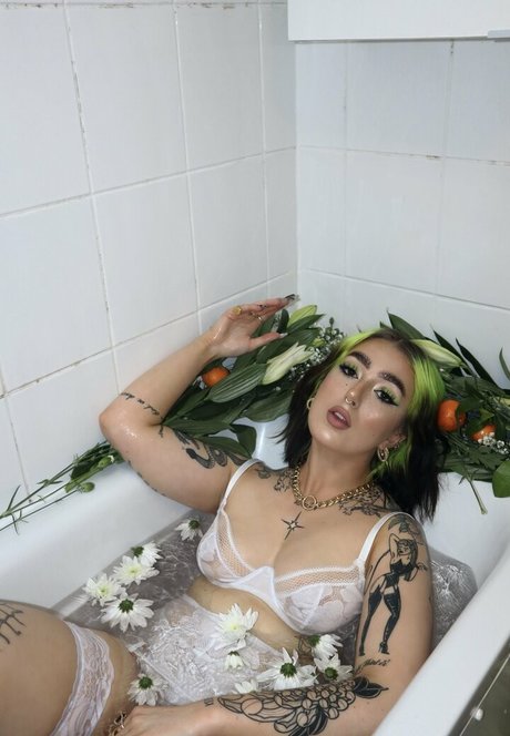 mimialmighty perfect model image