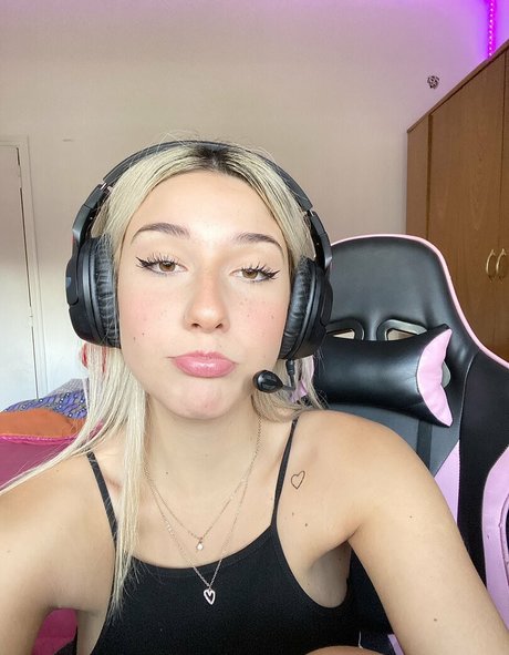 Yami Sanchez hot star pics