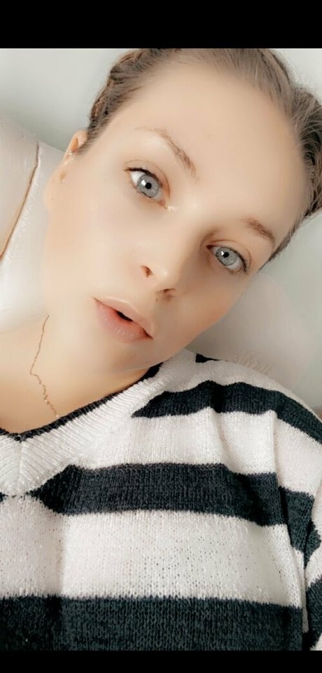 skyemoore model beautiful img