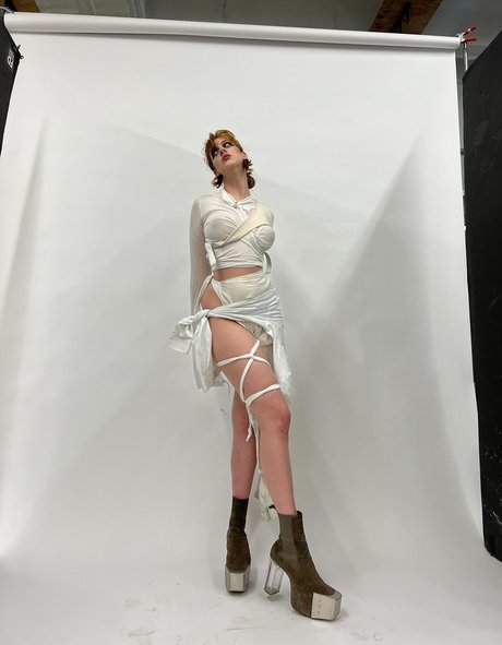 Tati Bruening sexy actress pics