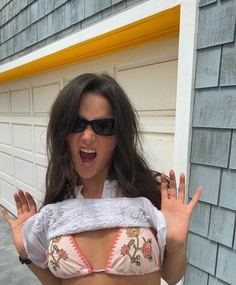 Jules LeBlanc beautiful model img