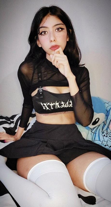 Lilywaifu porn model images