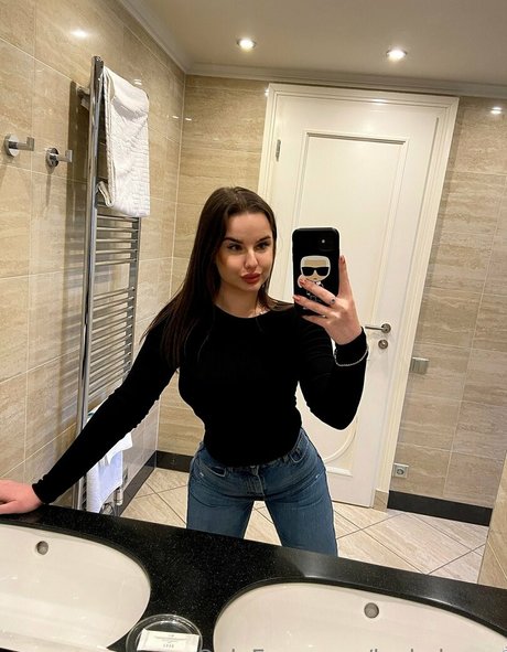 leyla luxxx model free picture