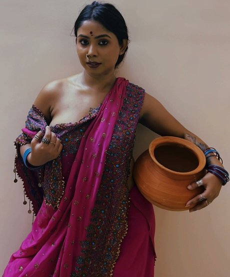 bhindeshitara naked star image