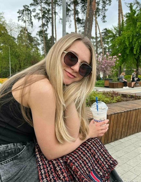 little more free actress photo