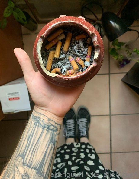 alienguurl nudes model picture