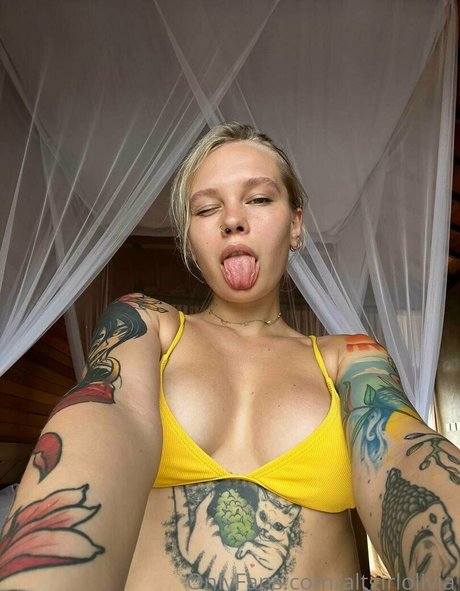 olimooooo naked model images