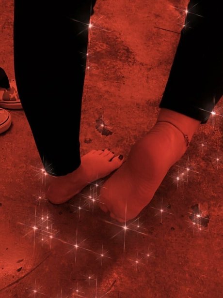 feet goddezz nude actress pictures