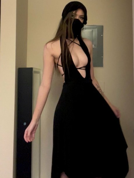 Skatie420 exclusive model image