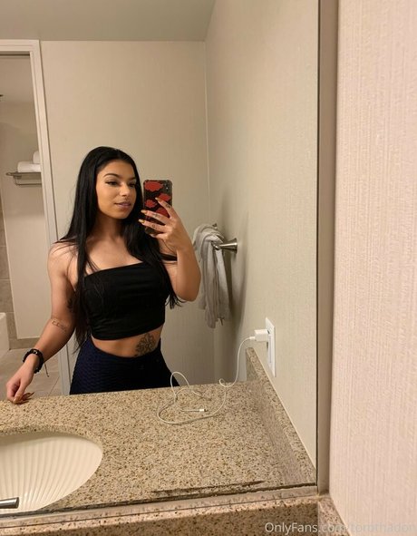 torothadon sexy model image