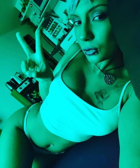 Nasu Grinder star hot pictures