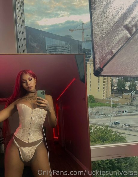 luckiesuniverse nudes star pic
