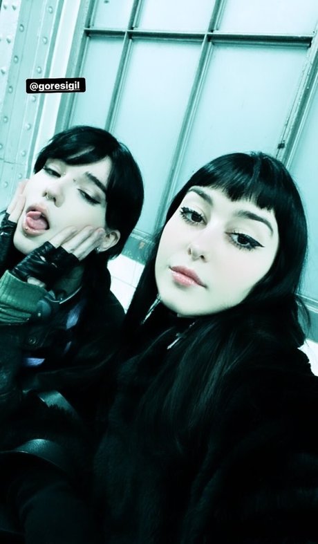 Arielle Maxine nude actress picture