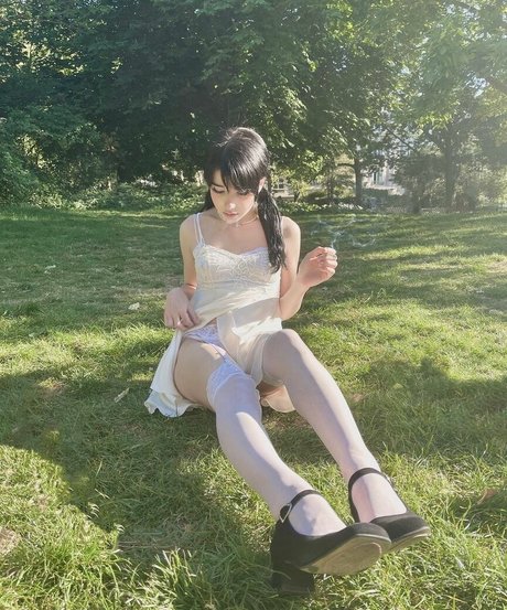 Arielle Maxine sexy star photo