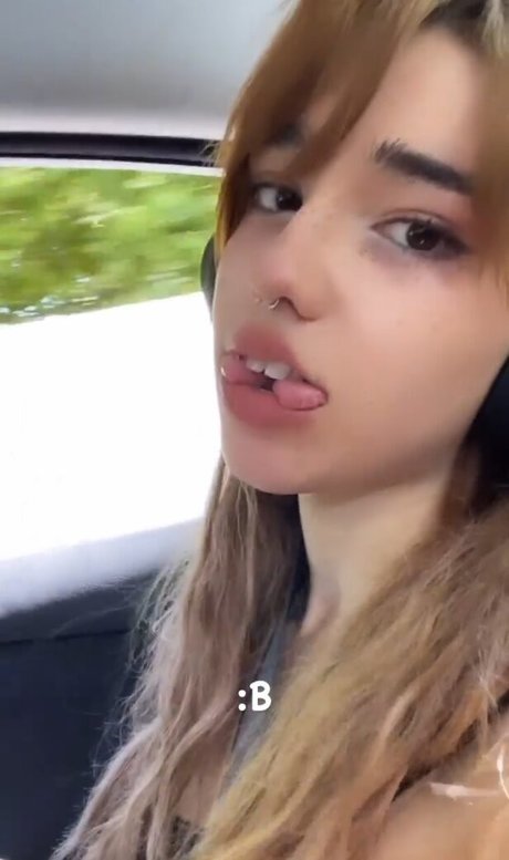 Arielle Maxine free pornstar pics