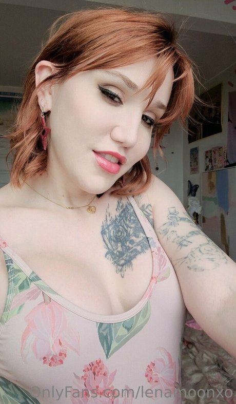 lenamoonxo sex actress img