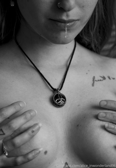 alice inwonderland96 nice pornstar image