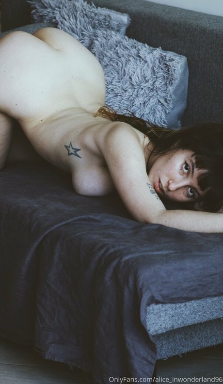alice inwonderland96 pornstar free image