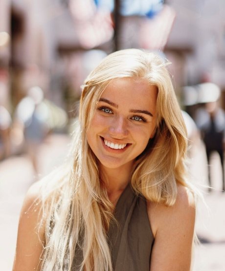 Eva Vlaardingerbroek star adult photo