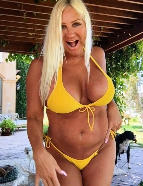 Linda Claridge adult model photos