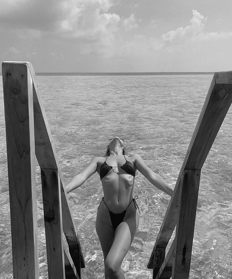 Demi Rawling star top galleries