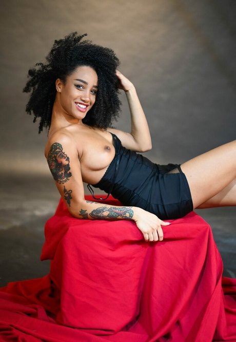 Rikae Crisi exclusive model pic