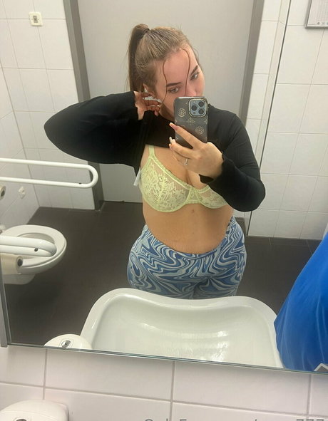 wero777 xxx pornstar picture