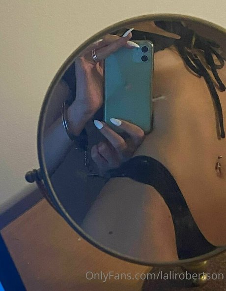 lalirobertson high quality actress photos