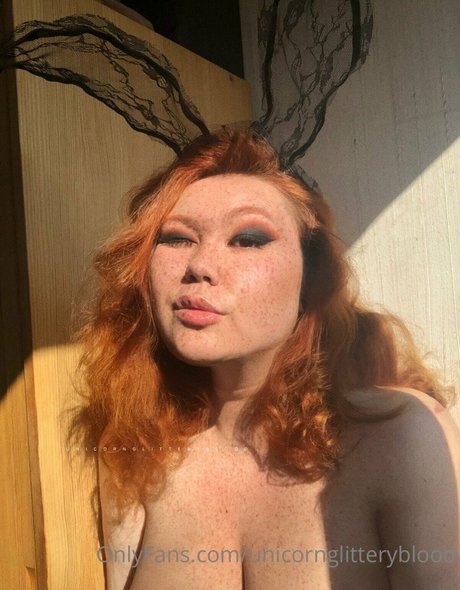 Unicornglitteryblood porn model pic
