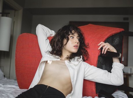 Mina Bell hd pornstar pic