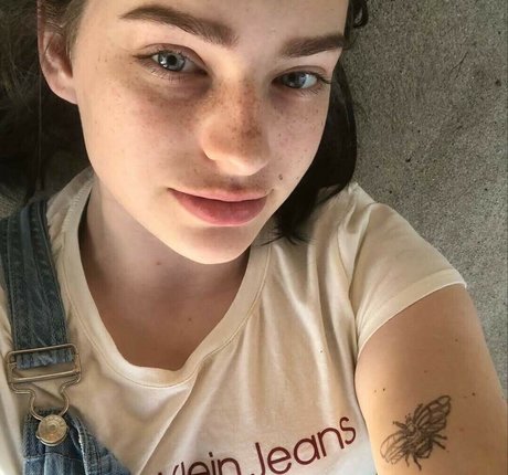 Simple Sprout sexy model img