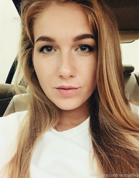 batty red hair model naked image